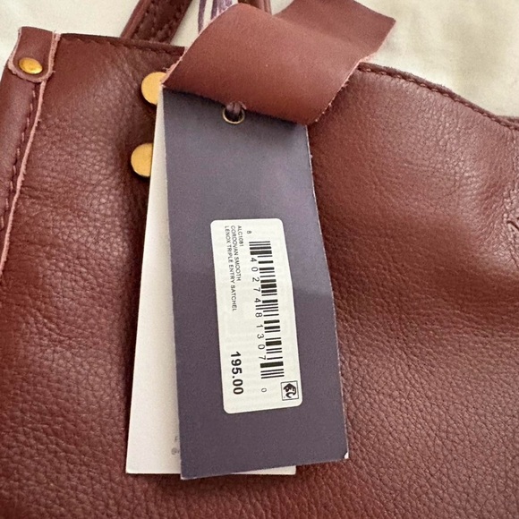 Chic Brown Leather Shoulder Bag - Picture 2 of 6